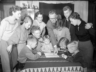 A family with 10 children are going to emigrate